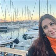 Insegnante di italiano. Sono una stud.sa di lingue e mi piace interagire con persone che vogliono imparare l'italiano